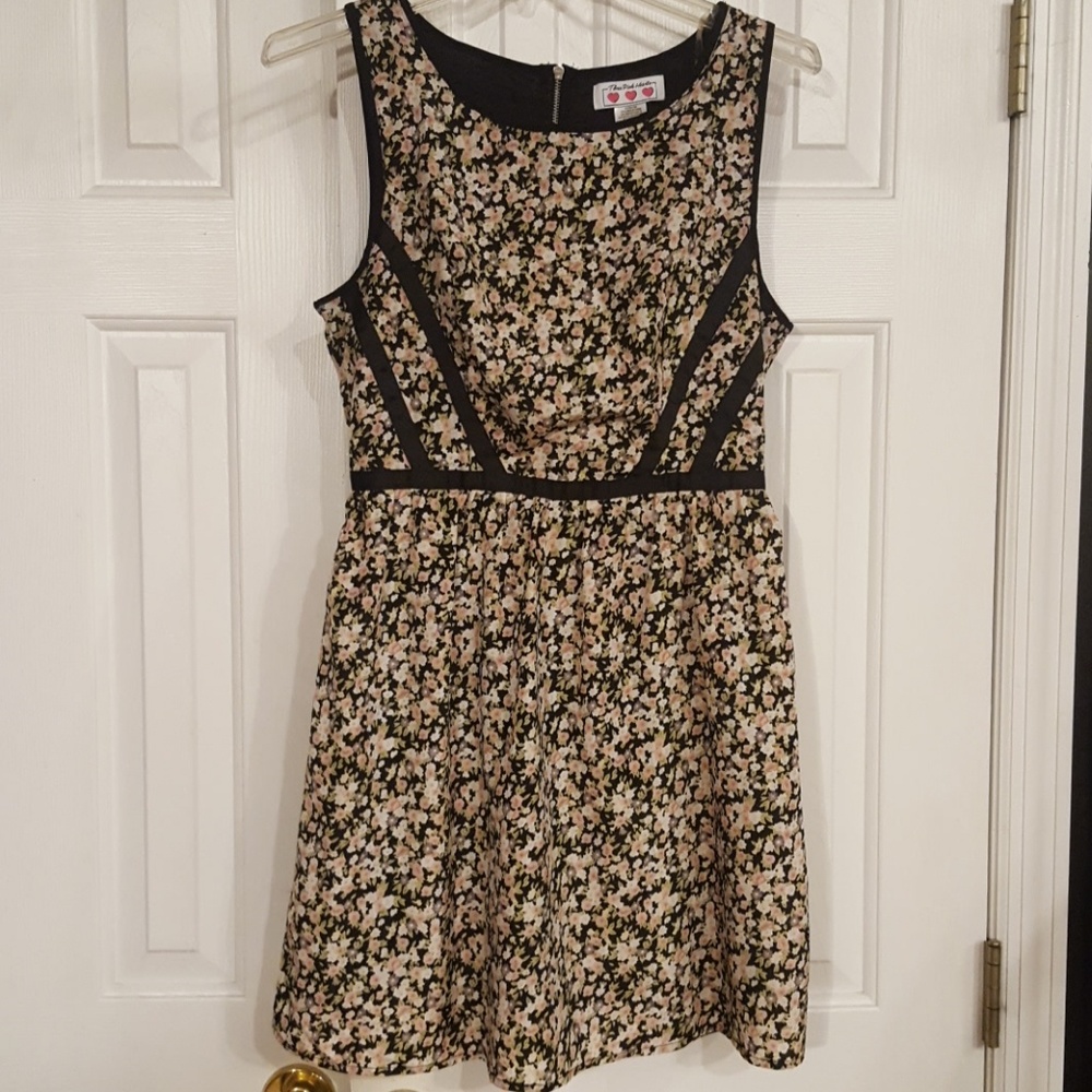 💲SALE💲👗Fun floral dress